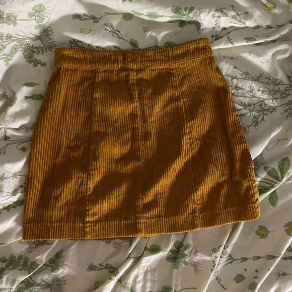 FOREVER 21 Corduroy Mustard yellow button up skirt with pockets - Picture 2 of 2